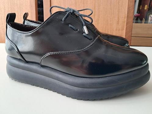 Leuke zwarte lak veter schoenen van ZARA maat 39 ZGAN, Kleding | Dames, Schoenen, Zo goed als nieuw, Zwart, Ophalen of Verzenden