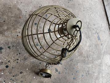 mooie goudkleurige lamp  beschikbaar voor biedingen