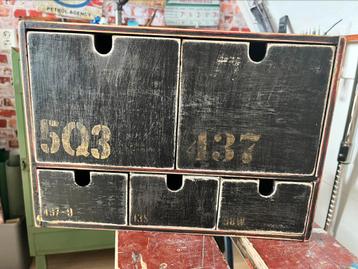 Ladekastje. Vintage uitstraling.  Zware kwaliteit beschikbaar voor biedingen