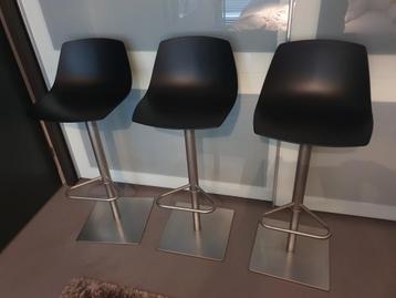 **Lapalma Miunn design barkrukken (black&canaletto walnut)** beschikbaar voor biedingen