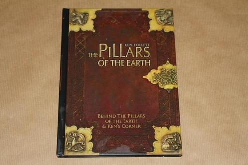 Behind The Pillars of the Earth - Ken Follett  Speciale uitg, Boeken, Thrillers, Zo goed als nieuw, Ophalen of Verzenden