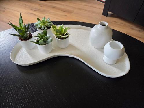 Bombyxx dienblad kidney off white 53x34cm, Huis en Inrichting, Woonaccessoires | Dienbladen, Zo goed als nieuw, Metaal, Overige vormen