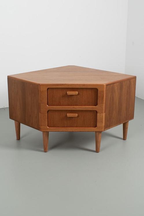 Silkeborg vintage teak hoekkast met 2 laden, Huis en Inrichting, Kasten | Televisiemeubels, Gebruikt, Minder dan 100 cm, Teakhout