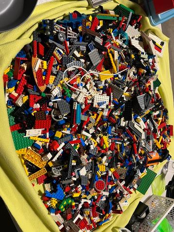 5. Ruim 9 kilo lego vintage ongesorteerd beschikbaar voor biedingen