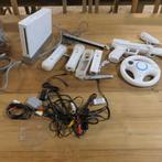 wii spelcomputer console & controllers stuur pistool etc, Met 2 controllers, Gebruikt, Ophalen of Verzenden