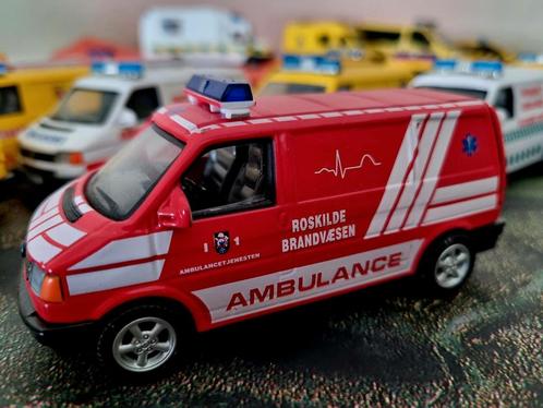 10 x ambulance Volkswagen VW T4 1:43, Hobby en Vrije tijd, Modelauto's | 1:43, Zo goed als nieuw, Auto, Overige merken, Ophalen of Verzenden
