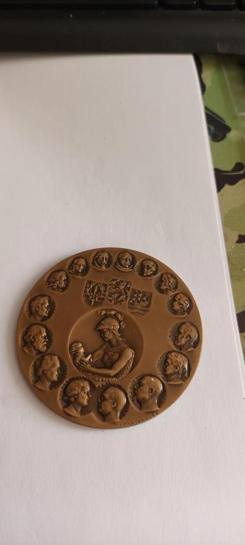 Bronzen Medaille met Portretten beschikbaar voor biedingen