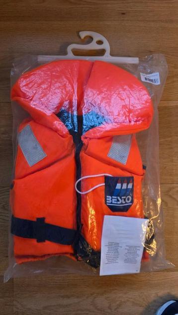 Besto Zwemvest 100N beschikbaar voor biedingen