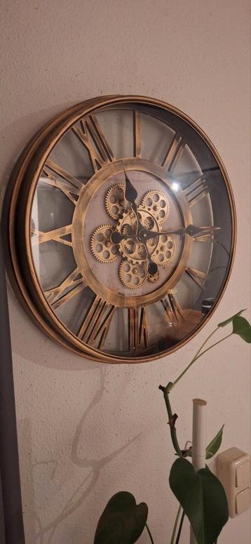 Mooie Wandklok met Draaiend Mechanisme - Zo Goed Als Nieuw beschikbaar voor biedingen
