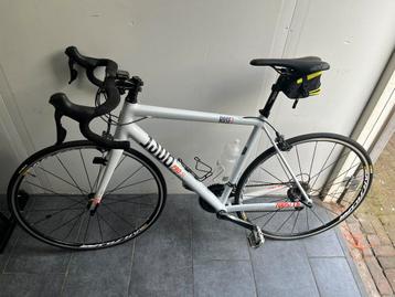 Race fiets beschikbaar voor biedingen