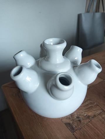 Tulpenvaasje wit beschikbaar voor biedingen