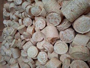 Briketten haardhout grenen/eiken.  beschikbaar voor biedingen