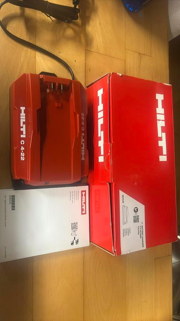 3x nieuwe accu lader HILTI C-4-22, Doe-het-zelf en Verbouw, Gereedschap | Machine-onderdelen en Toebehoren, Zo goed als nieuw