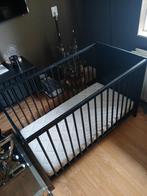 Net en fris zwart ledikant en klamboe met standaard, Kinderen en Baby's, Babywiegjes en Ledikanten, Ophalen of Verzenden, Gebruikt