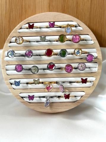 One size fits all RVS verstelbare ring met echte bloemen beschikbaar voor biedingen