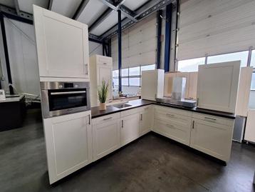 Complete keuken Compleet met APP 120Keukens op voorraad 2832 beschikbaar voor biedingen