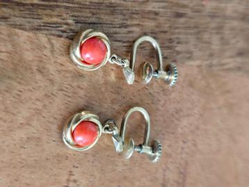 Vintage oorbellen goud  beschikbaar voor biedingen