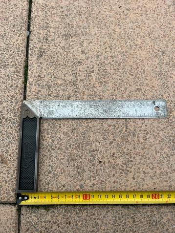 Oude winkelhaak Nooitgedagt beschikbaar voor biedingen