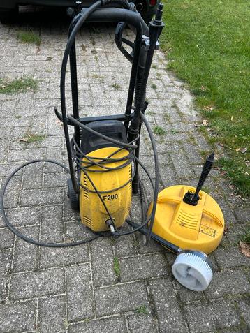 Hogedrukreiniger met accessoires beschikbaar voor biedingen
