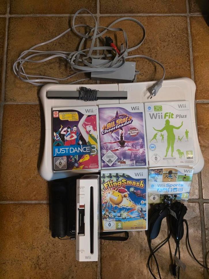 Complete Wii Set met Balance Board en Games 2 Remotes Nunchu, Spelcomputers en Games, Spelcomputers | Nintendo Wii, Gebruikt, Met 2 controllers