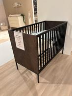 Kidsmill Vince ledikant Zwart/ Walnoot en Wandrek, Ophalen, Zo goed als nieuw, Ledikant