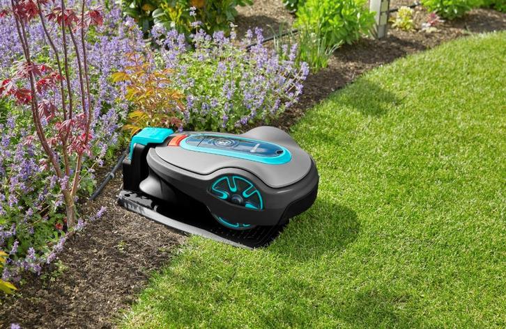 Gardena Sileno Minimo 250 met garage - zgan juni 2025, Tuin en Terras, Robotmaaiers, Zo goed als nieuw, Minder dan 20 cm, Bestuurbaar via app