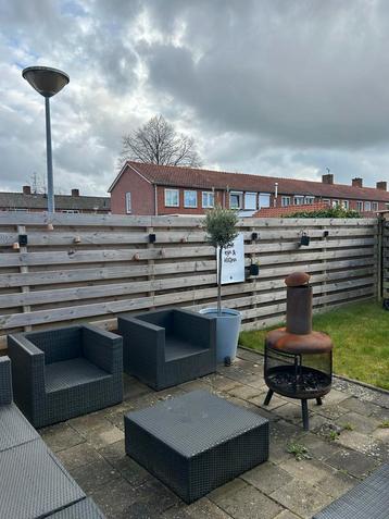 25 meter schuttingplanken en schuttingdeur te koop beschikbaar voor biedingen