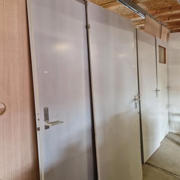 Diverse deuren beschikbaar voor biedingen