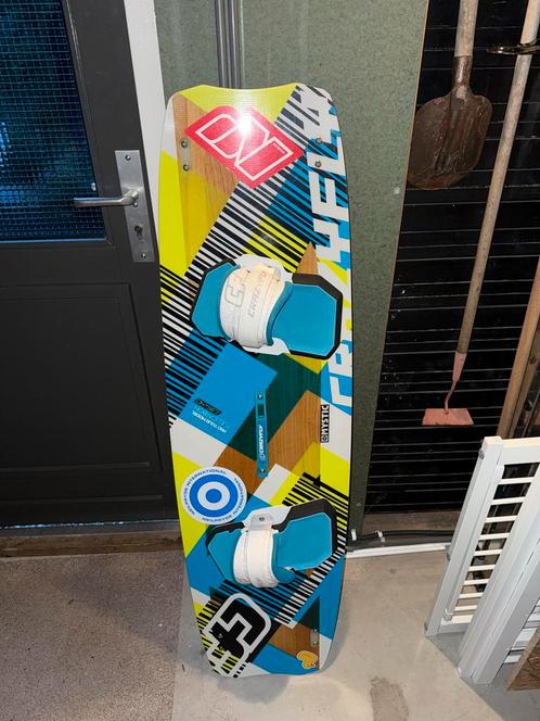 Crazyfly Kiteboard 135x40, Watersport en Boten, Kitesurfen, Zo goed als nieuw, Kiteboard, 4 m² of minder, Twintip, Ophalen of Verzenden