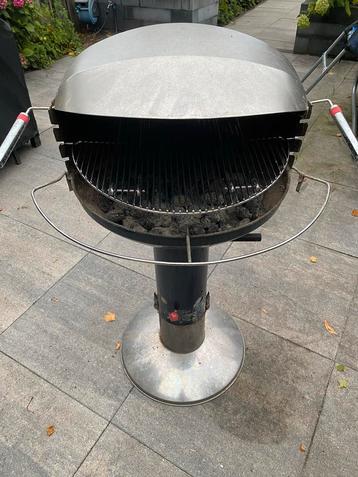 Barbecue houtskool beschikbaar voor biedingen