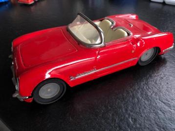 Rode Chevrolet Cabrio.  Blikken modelauto uit de jaren 50/60 beschikbaar voor biedingen