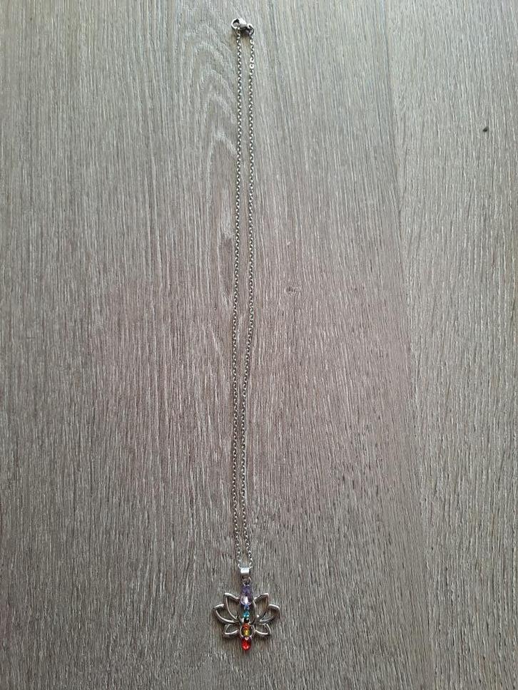 7 chakra lotus ketting, Sieraden, Tassen en Uiterlijk, Kettingen, Nieuw, Overige materialen, Zilver, Met hanger, Ophalen of Verzenden
