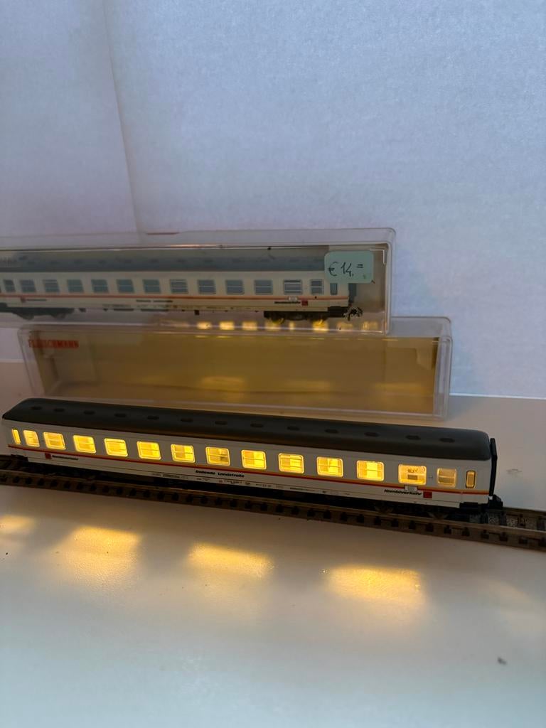 Speciale uitvoering v Fleischmann 8119: Led+condensator, Hobby en Vrije tijd, Modeltreinen | N-Spoor, Zo goed als nieuw, Wagon