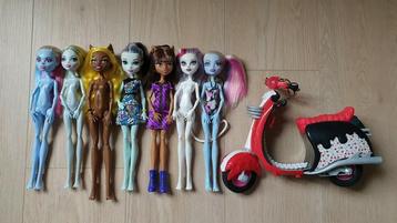 Monster High poppen lot 7 Mattel poppen met scooter