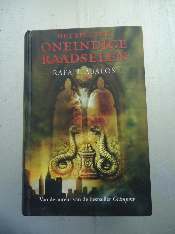 Het Spel Der Oneindige Raadselen, Boeken, Fantasy, Zo goed als nieuw, Ophalen of Verzenden
