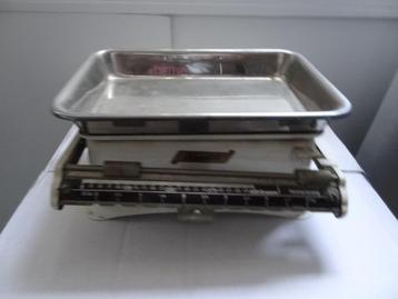 Huishoudweegschaal van zenith jaren 50  beschikbaar voor biedingen