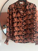 Isay blouse met bladerprint - Maat M, Kleding | Dames, Ophalen of Verzenden, Zo goed als nieuw, Maat 38/40 (M), Bruin