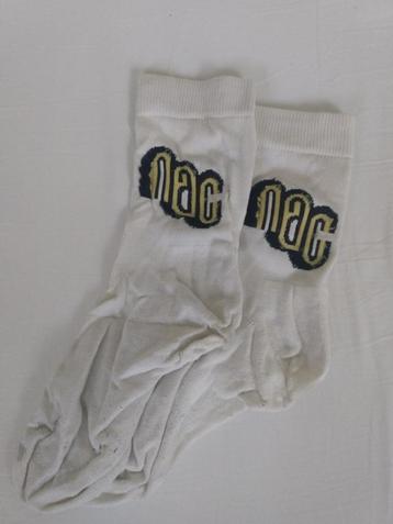 Oude sokjes met NAC letterlogo beschikbaar voor biedingen
