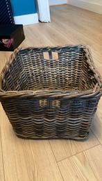 Mand, Ophalen, Zo goed als nieuw, Vierkant, Riet