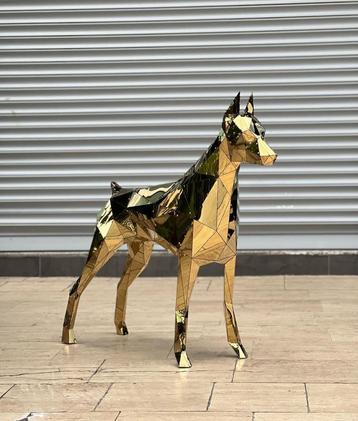 Golden gouden rvs doberman sculptuur beeld hond  beschikbaar voor biedingen