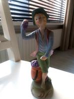 bisque porselein beeldje jongen die druiven oogst, Ophalen of Verzenden, Zo goed als nieuw, Mens
