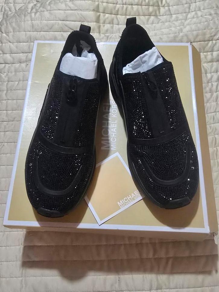 Michael kors sneakers Sami van Scuba met zwarte steentjes, Kleding | Dames, Schoenen, Zo goed als nieuw, Sneakers of Gympen, Zwart