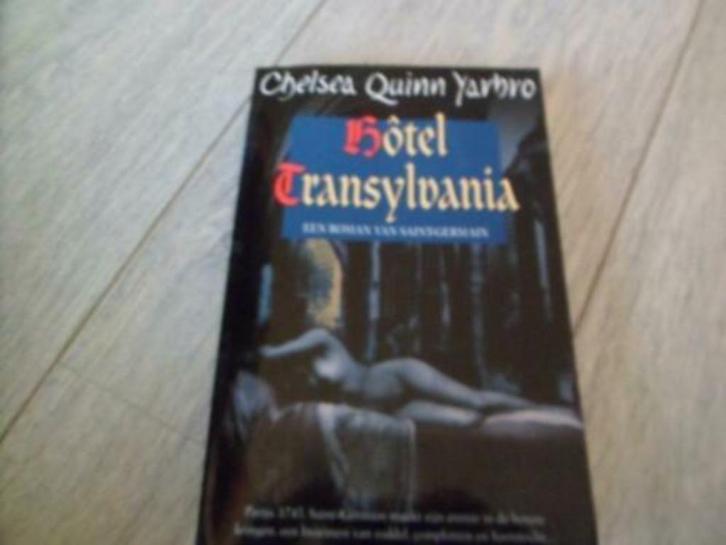 Hotel Transylvania & Het Huis des Levens  Chelsea Quinn Yarb, Boeken, Romans, Zo goed als nieuw, Ophalen of Verzenden