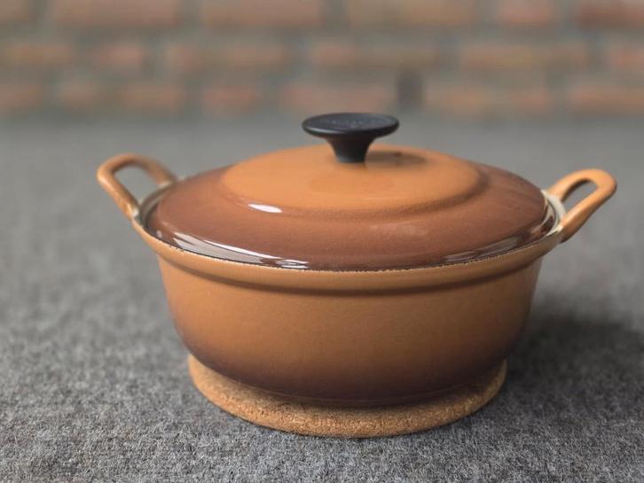 Le Creuset 24cm Plume collectie pot, Huis en Inrichting, Keuken | Potten en Pannen, Zo goed als nieuw, Koekenpan of Braadpan, Gietijzer