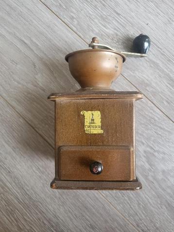 Antiek koffiebonen maler beschikbaar voor biedingen