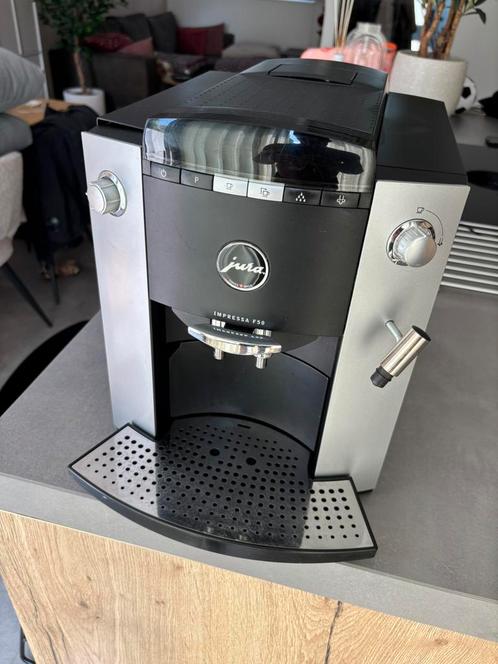 Jura F50, Witgoed en Apparatuur, Koffiezetapparaten, Gebruikt, Koffiemachine, Ophalen of Verzenden