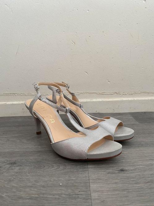 Nieuwe Unisa zilvergrijze sandallettes maat 41=40., Kleding | Dames, Schoenen, Nieuw, Sandalen of Muiltjes, Grijs, Verzenden