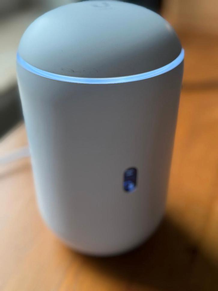 Ubiquiti UniFi Dream Router (UDR) (incl. doos), Computers en Software, Routers en Modems, Zo goed als nieuw, Router met modem