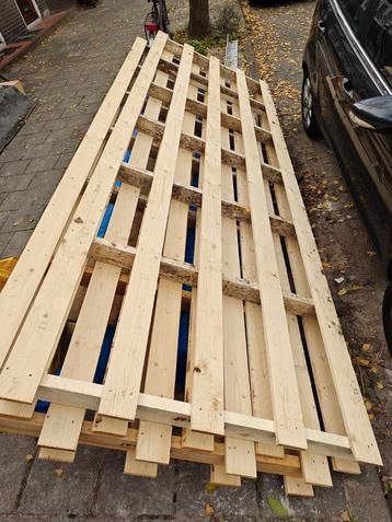 2 Grote Pallets - Bouwmaat statiegeld beschikbaar voor biedingen