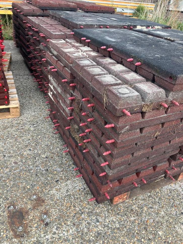 240 vochtdoorlatende rubberen tegels 50x50x8cm, Dieren en Toebehoren, Stalling en Weidegang